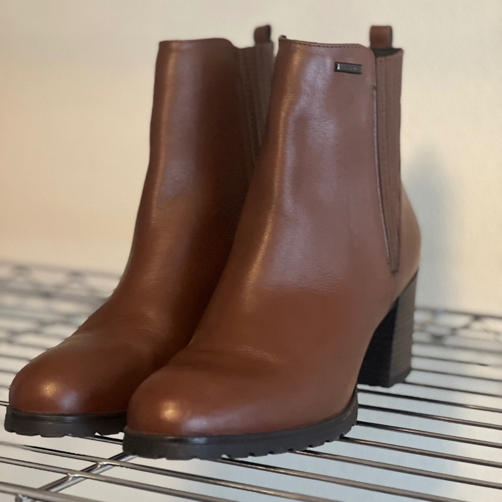 Women’s GEOX Leather ankle bootie